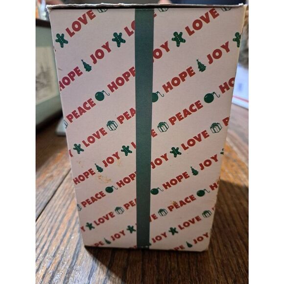 Vintage 1996 House of Lloyd Christmas Around the World Crystal Claus Figurine - Picture 9 of 12